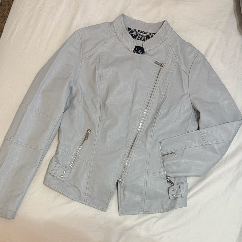 Chic Light Gray Leather Jacket - image 1